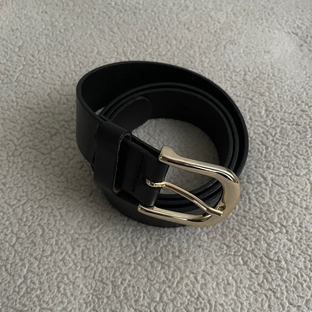 H&M Genuine Leather Black/Gold Belt 35”